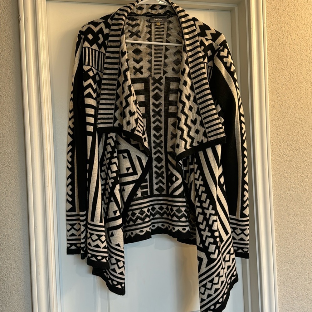 Black and cream wrap pattern sweater